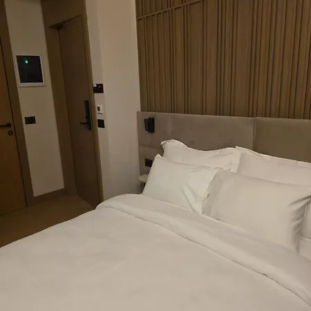 Post Hotel-new Bazaar 4* ティラナ