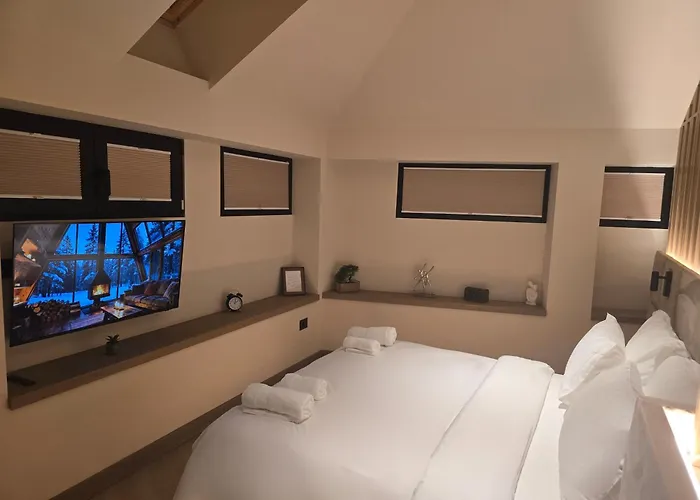 Post Hotel-new Bazaar Тирана