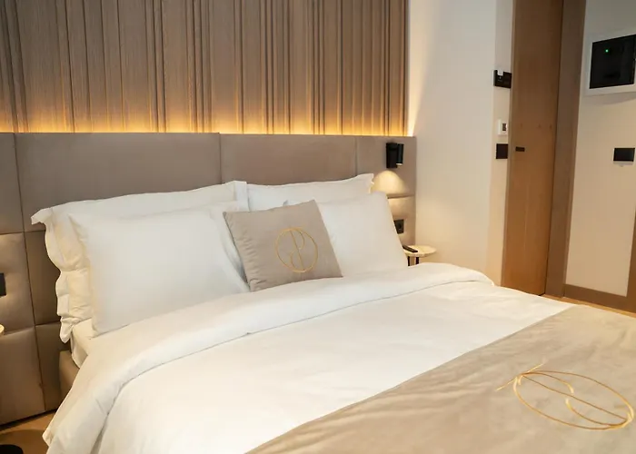 Post Hotel-new Bazaar 4* Тирана