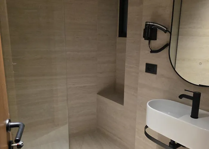 Отель Post Hotel-new Bazaar Тирана