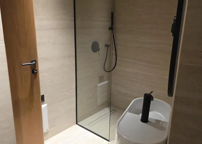 Post Hotel-new Bazaar Отель Тирана