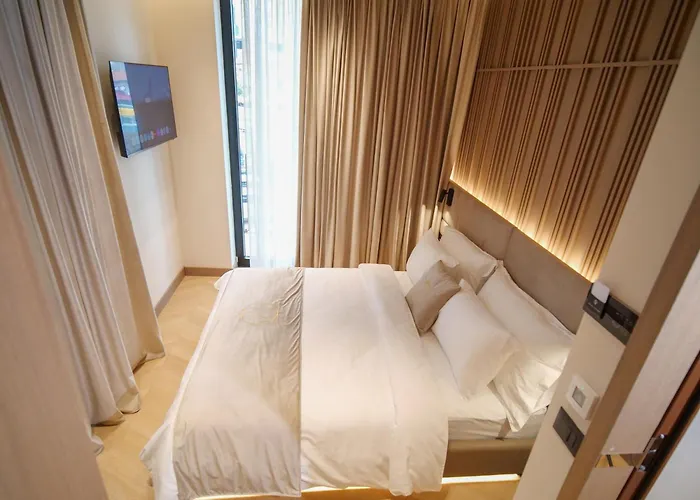 Post Hotel-new Bazaar Тирана