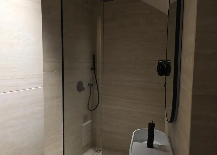 Post Hotel-new Bazaar Тирана