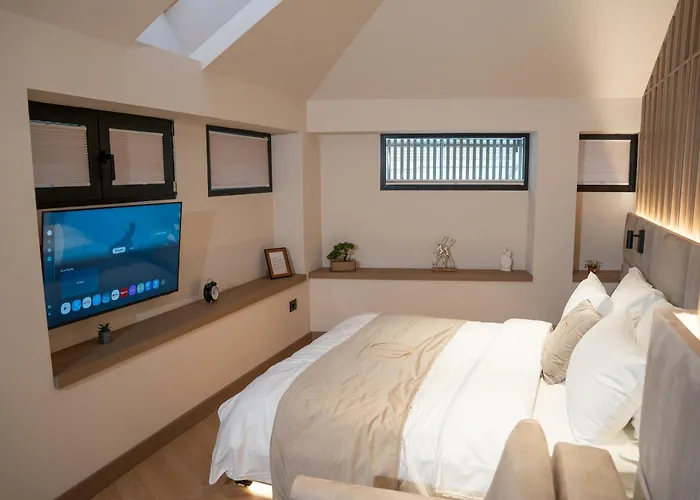 Post Hotel-new Bazaar 4* Тирана